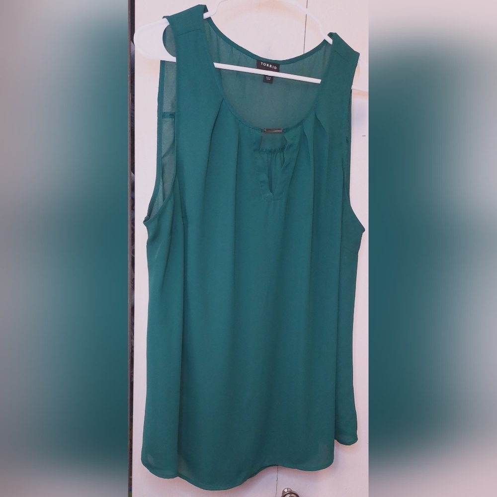 Torrid Green Clip Keyhole Top Size 1X Sleeveless Tank SemiSheer Chiffon Camisole - Picture 2 of 10